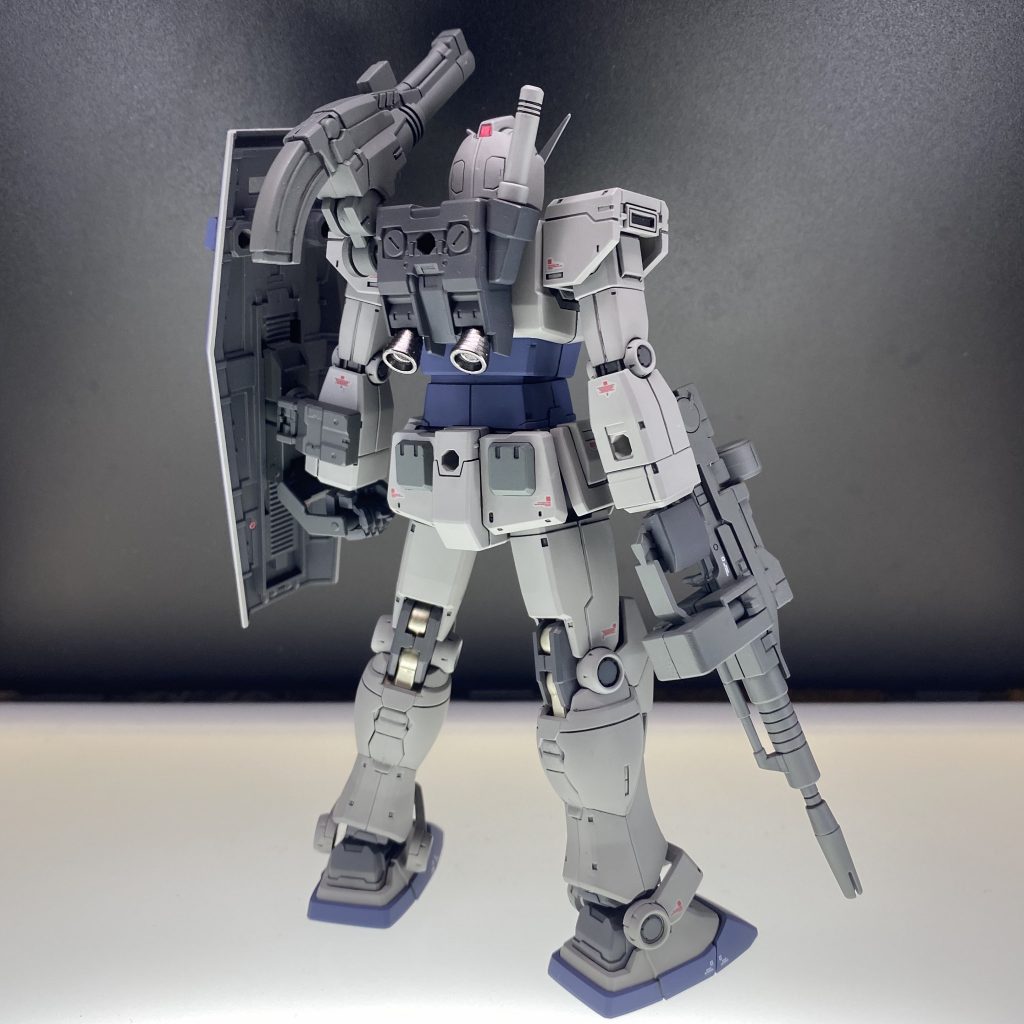 関節は艶消しグレー+シャンパンゴールドにて塗装しました。実験的にやってみたのですが、ゴールドが程よく挿し色になってくれたので、採用です。