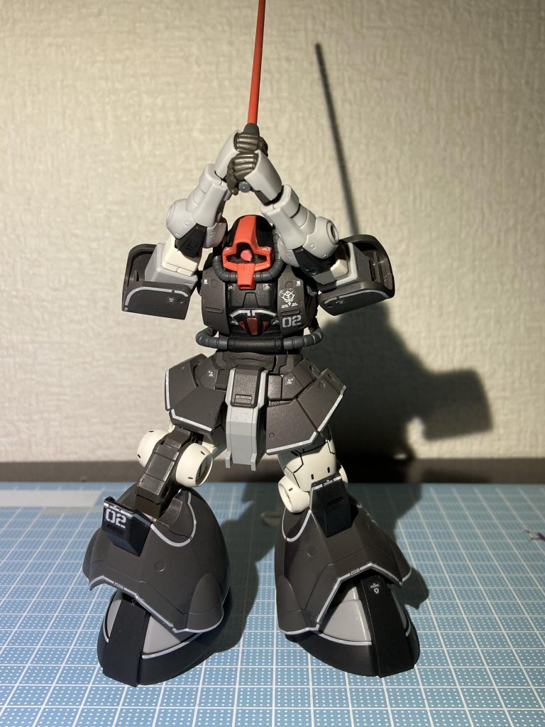 ヒートサーベルの柄が大きいおかげで
両手持ちが可能！