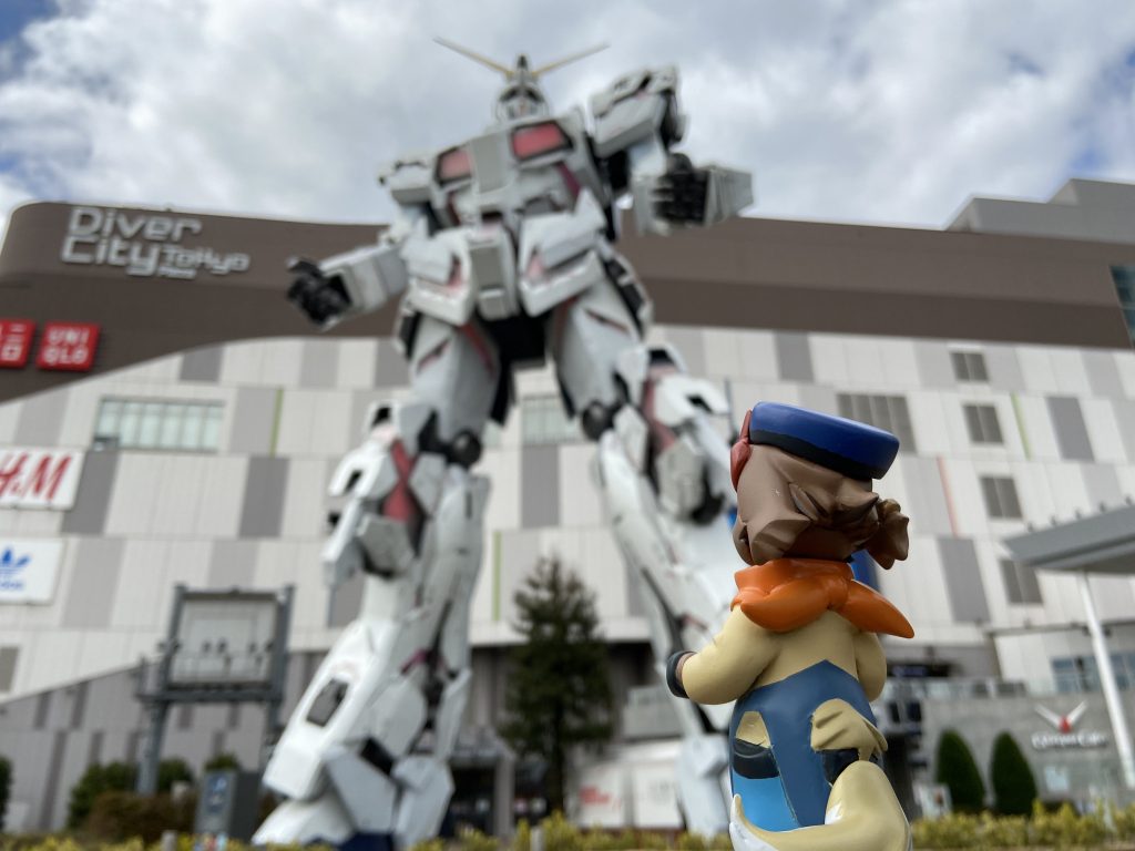 劇中ではガンプラはMSサイズになるので、フレディ視点はこんな感じでしょうね。