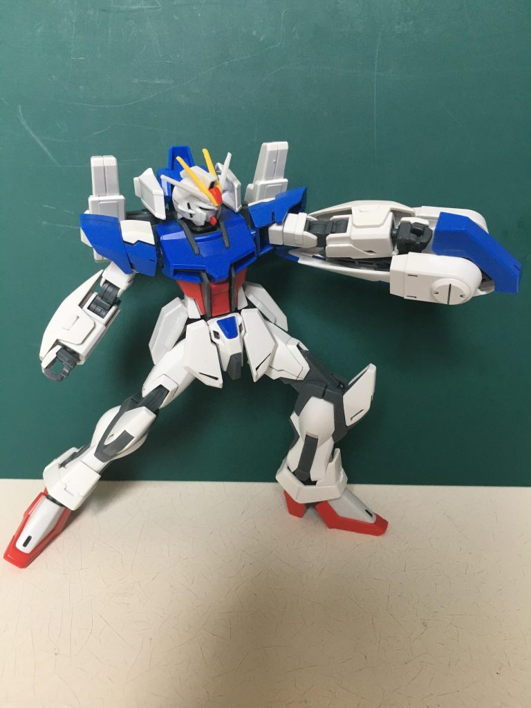 と言う事で両サイドに推進装置をつけ、さらにバッグパックにブースターと言う組合せになる。（確実に腕が壊れる）