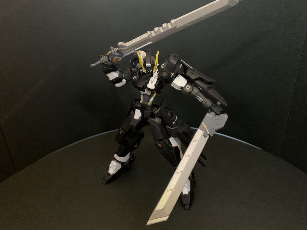 装備
武器は二振りのソードメイスを作成しました
アスタロトのデモリッションナイフをベースにジャンクパーツでミキシングして作成しました
左右で形と長さ等を変えてアシンメトリーを崩さないように作成しました