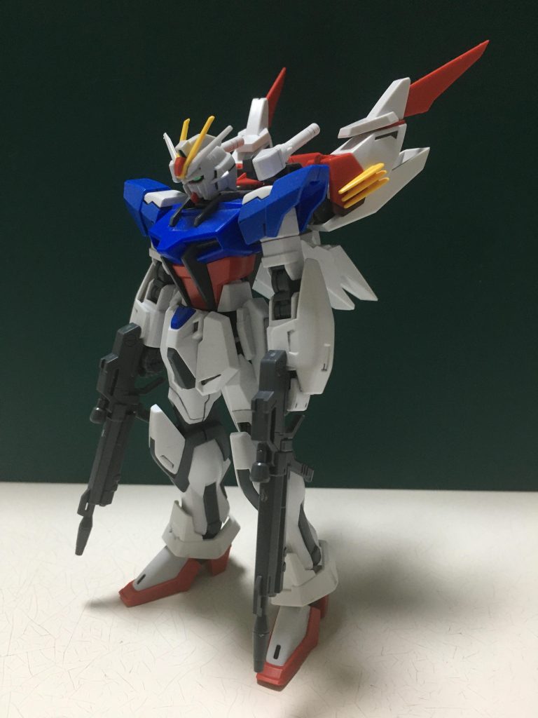エールストライカーの性能を上回る機動性を目指し開発された為、武装はビームサーベルのみ。