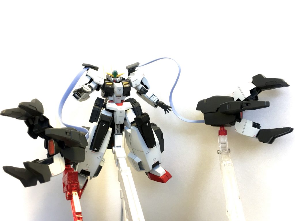 有線式GNクローアーム。
劇場版00の公開前の公開映像にあった武装を再現してみました。
本編では完全な遠隔武装になっていましたね。