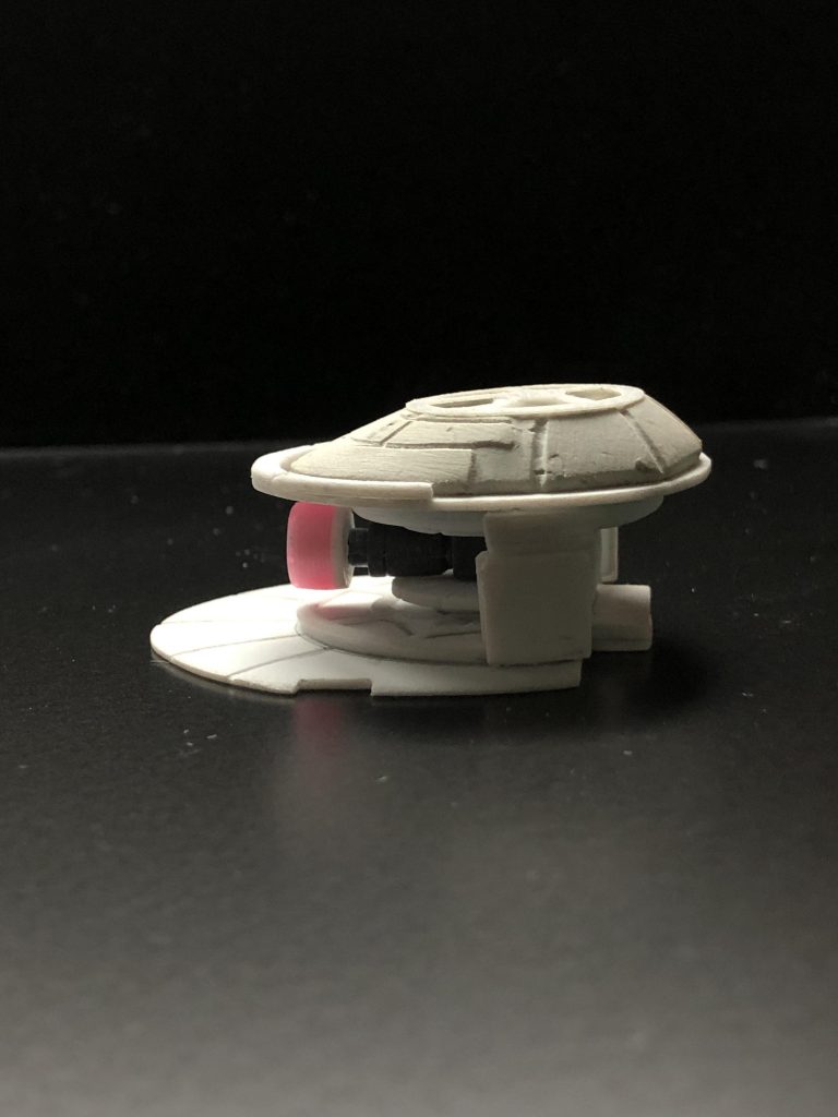 プラ板、エポパテ、ジャンクパーツで作成。
カメラアイ部分は昔、子供が買っていた雑誌の付録に付いていたシャープペンシルの先端を切って使用。
思いのほかソレっぽくなった。