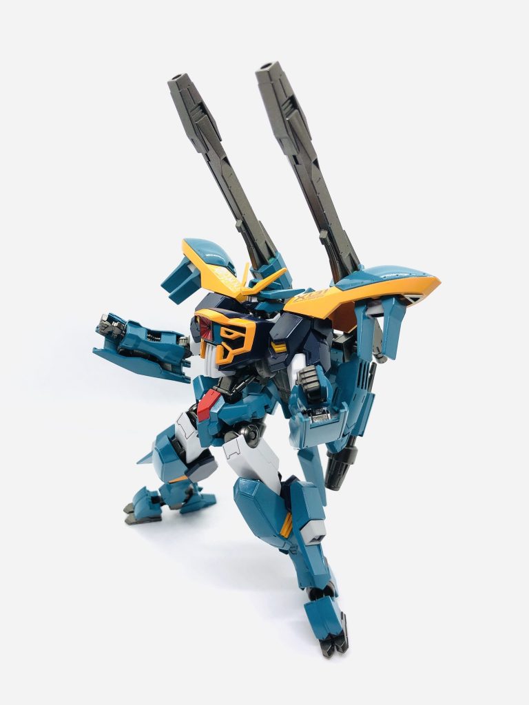 580ミリ複列位相エネルギー砲…スキュラ放射のポーズ