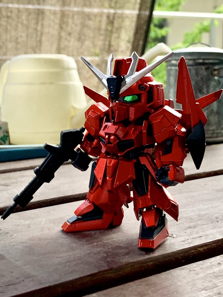 初めてのエアブラシが満足な結果に終わって大満足です!SD形態で惚れるくらいかっこいいんですけど更なる可動域を求めて CSフレームを買おうかウルトラ悩みます。それにしてもかっこいい俺よくやった(自画自賛)梅雨が続くし付属のエア缶も使い切ったんですぐには新しい物は作れないけどまた新しい物を塗りたくなるくらいエアブラシシステムは素晴らしい物でした