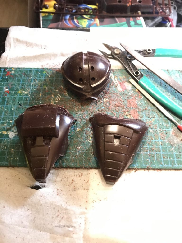 欲しいわけではなかったけど、それしかなかったから買ってきた。
そんな経験ありませんか?
※例。旧キット再販の話を聞き、1/100ガンダム買いに行ったらアッガイしか無かった。
今回の旧キットアッガイとの出会いはそんな感じでした。