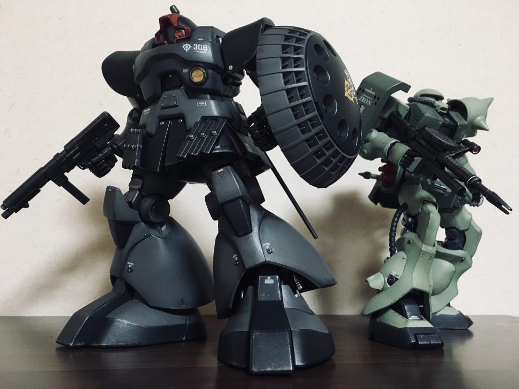 前回作成したザクと。
過去最高の財と時間を投入した甲斐あって、満足のいく出来になったと思います。