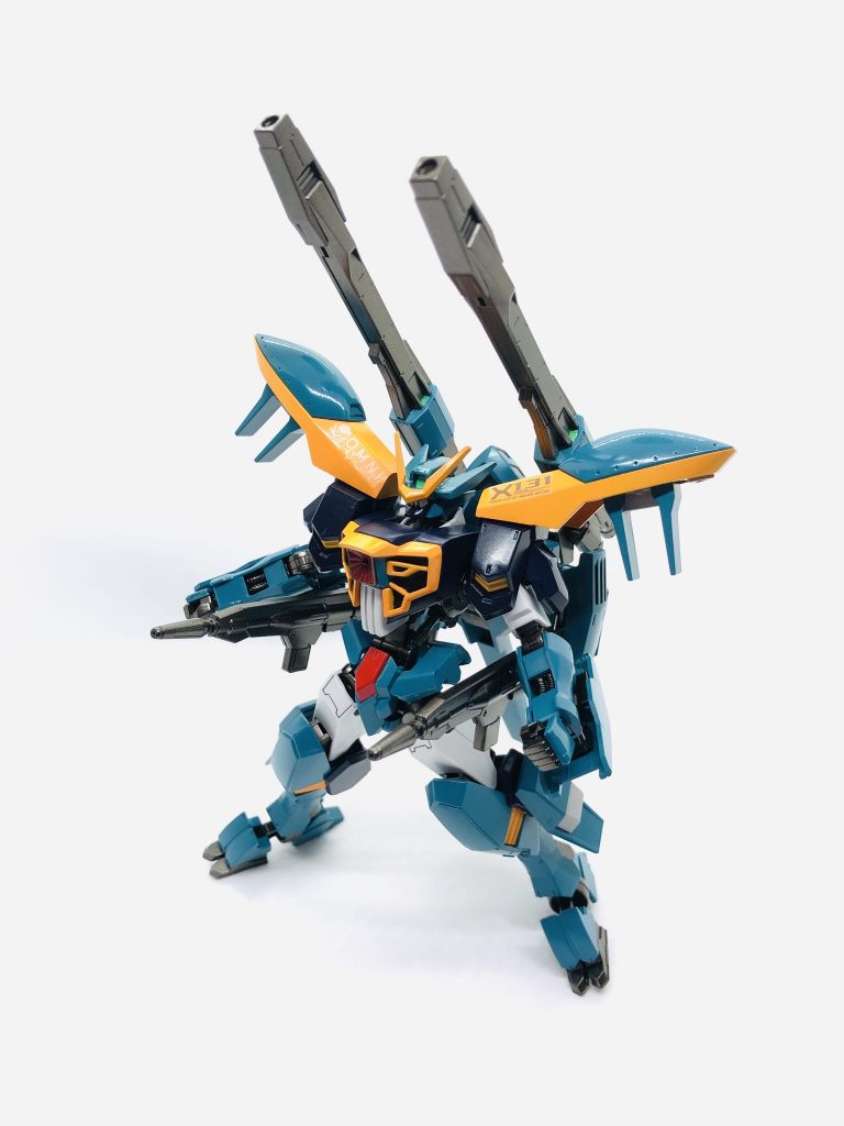 レールガンとマシンガンを構えてのポーズ