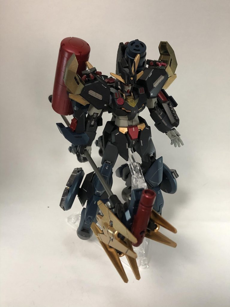 クルーガッリィーラガンダム

最強にして叡智のゴリラ
超遠距離からのエネルギー魔法もどき攻撃をメインとして中・近距離でも戦闘が可能
足は完全にブースターとなっており着陸、自立は不可能となっている
超大型タンク1本、小型タンク2本、そして機体内部の各所にもタンクが内蔵されているため基本的にエネルギー切れにはならない
脚部のホイールは姿勢制御ホイール兼シールドビットとなっており、また回転させることで多少エネルギーを充電することが可能

空中での運動性をゴリスリィから、戦闘の補助となるビットをゴーリヴェンから受け継いでいる