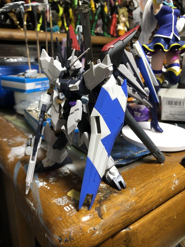 塗装前です。

絶対にフェイクHi-νガンダムやる人出てくると思ったので突貫工事で大急ぎ作っております。
自分が見た感じ一番乗りできた感じしますけども果たしてどうなんでしょうか……