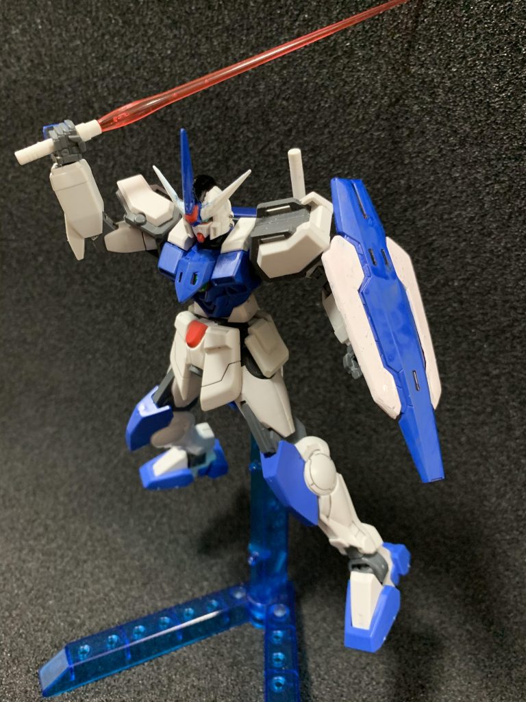 アクションポーズ3
武装は、フリーダムガンダムのライフルを流用、ガンダムアストレアのシールドを流用しています。