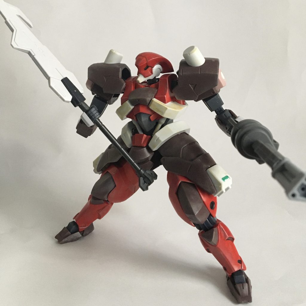 片手で持てるため、銃と両手持ちが可能。