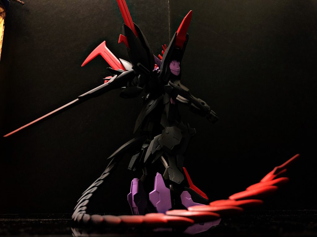 アピールカット②
リアを下から見上げる形になります。
背面のキャノン砲の砲身や、ムチ先などをグラデーションにしています。