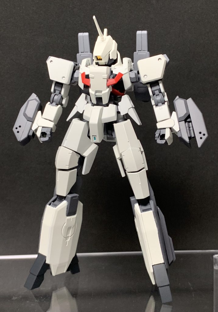 アニメっぽさが強い方がいい感じがしたので、デカールは貼りませんでした。