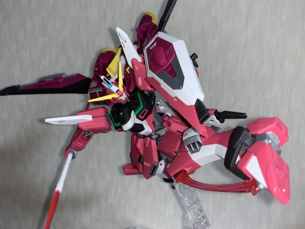 インジャ君の代名詞、脚部ビームブレード
機構のおかげで蹴りのポーズが映えますね。映え(麗華様ボイス)