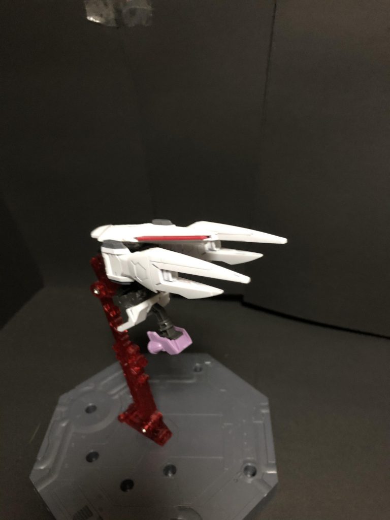 シールドパック
サポートメカ、ビームサーベルを使用可能。主に防御面で支援する。