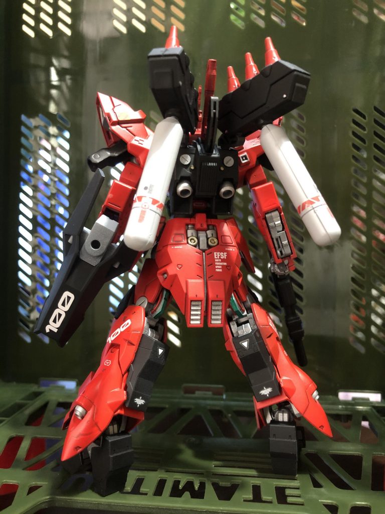 後ろ
左手にはシールドを持たせてみました。