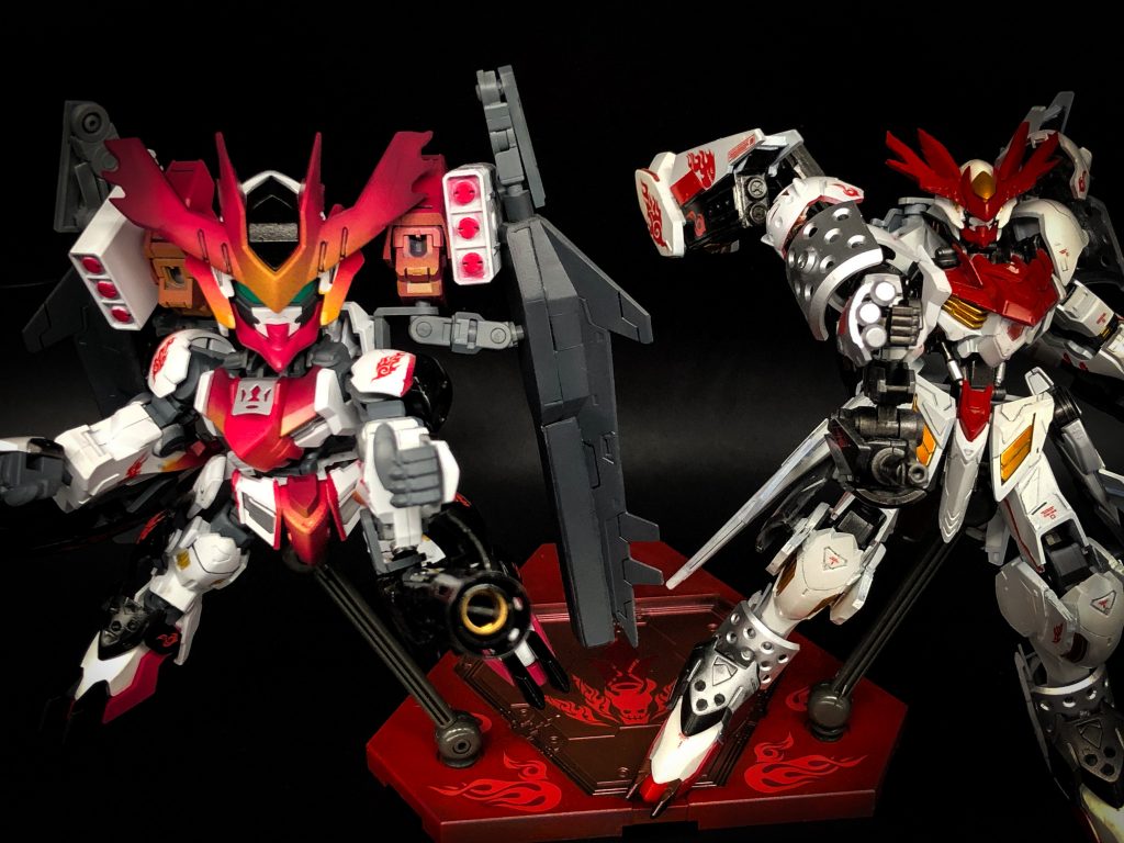 前作と並べてショット!!1年前に作成したまだ道具も技術もあまり無かった時の作品ですが見た目はめがっさ気にってますバルバトスルプスイフリート( ´ ꒳ ` )ﾉ