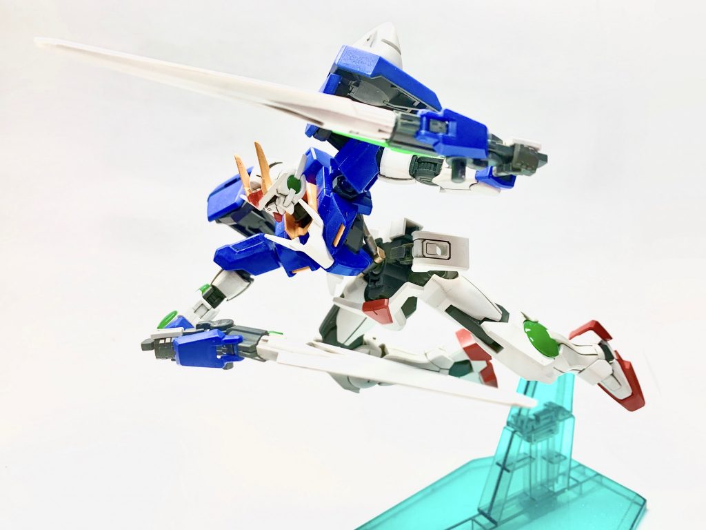 機体の各所に設置されたジョイントはまだまだギミックが隠されていることを物語っている…