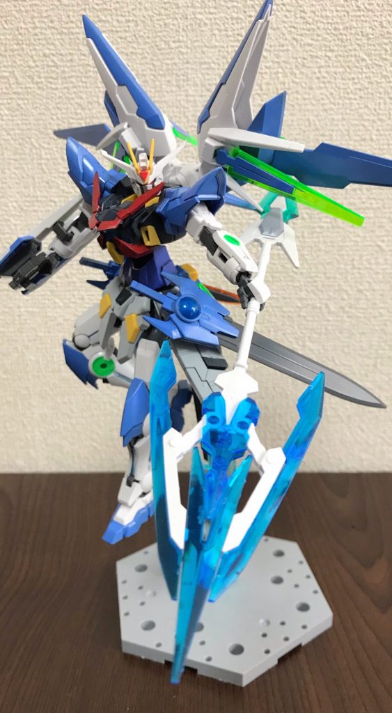 GNパルチザン改
トランジェントガンダムのGNパルチザンを改造した武装。刃先を伸ばしたことでリーチも増し、後方にage2マグナムのシールドを設置したことで広範囲に対応できるようになりました。