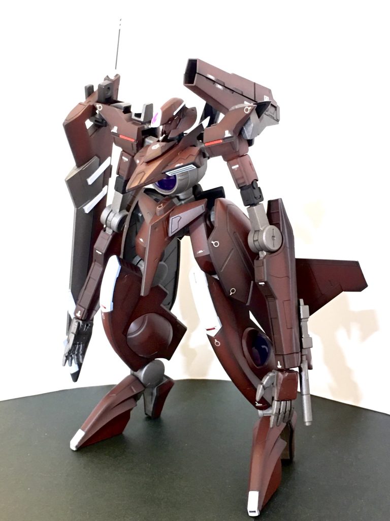 バスターソードを肩マウントにする事でツヴァイ感を出せたと思います。