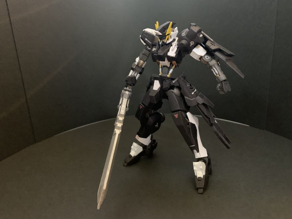 塗装
ガンダムマーカーエアブラシシステムで
黒...ガンダムブラック
白...EXニューホワイト
金...レッドゴールド
銀...ガンダムシルバー
クリヤー...水性艶消しクリヤー
その他細かい部分塗装でシタデルカラーを使っています