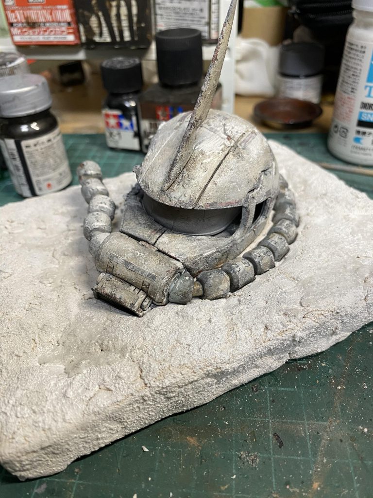 完成の1歩手前くらいですね～ここに石膏で雪を降らせて完成となりました！！