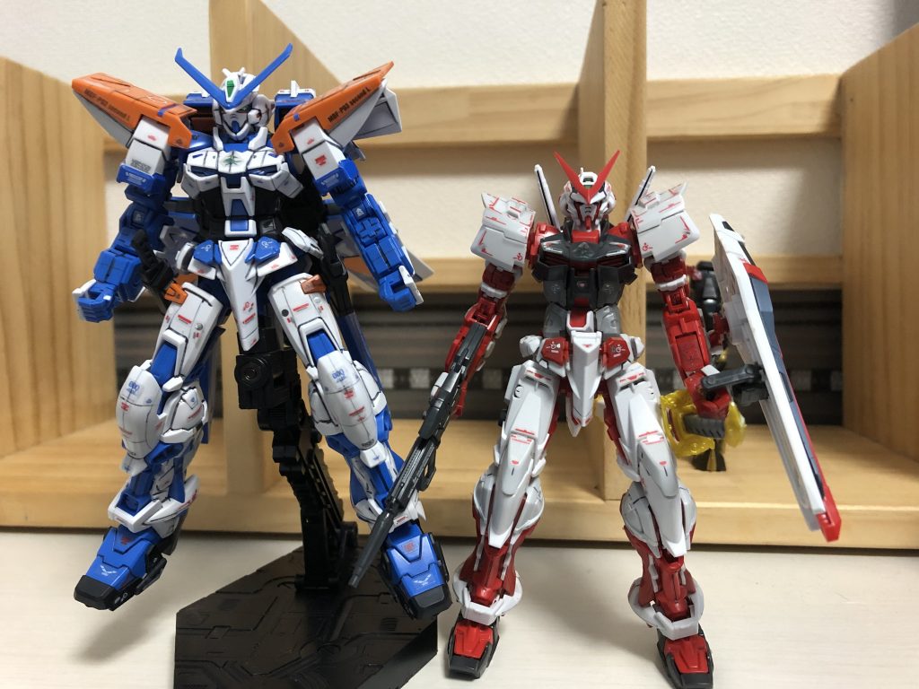 RGレッドフレームとツーショット