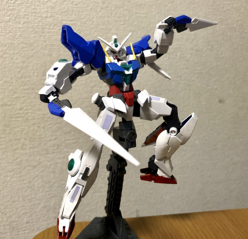 GNロングブレード&ショートブレード。
腰部のマウントは取り外し可能です。コアストレアを見ると、マウントがついてないのが分かります。