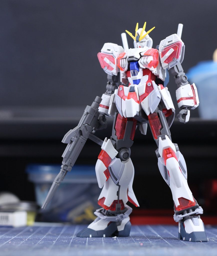 塗装前。
サイコフレームの凹凸はヤスリで消してます。