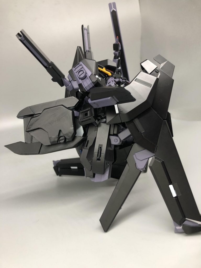 横から見た感じ可動域を広げるために削ったりしてます