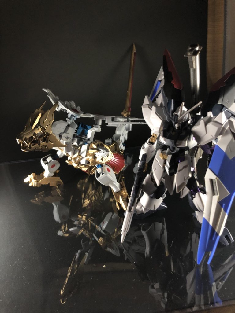 現在製作中のフェイクニューの改造機と比べるとこんな感じです。

分かりやすくするために比較とったのに画角くそ過ぎてあんまりわからないですが結構大きいです