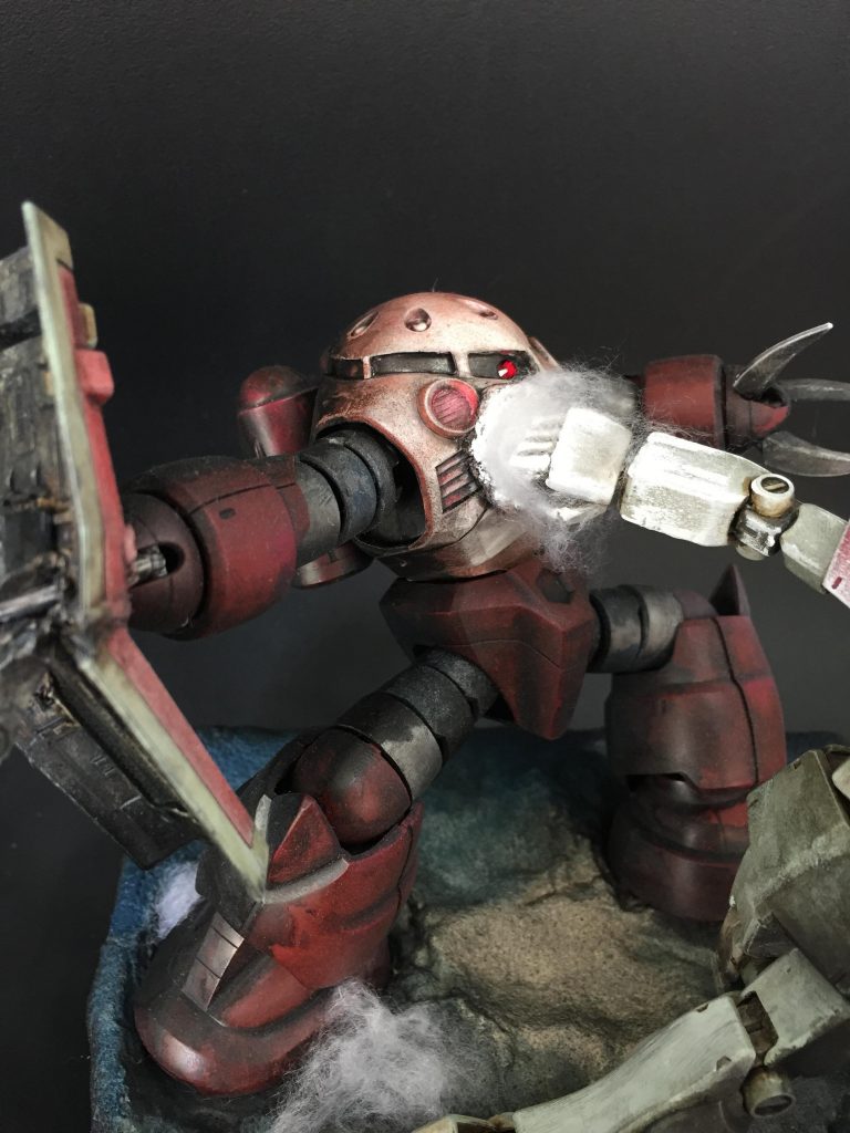 ヒットポイント部分は白く爆発感を出す為にホワイト塗装と綿わたでハイライトを意識しました。