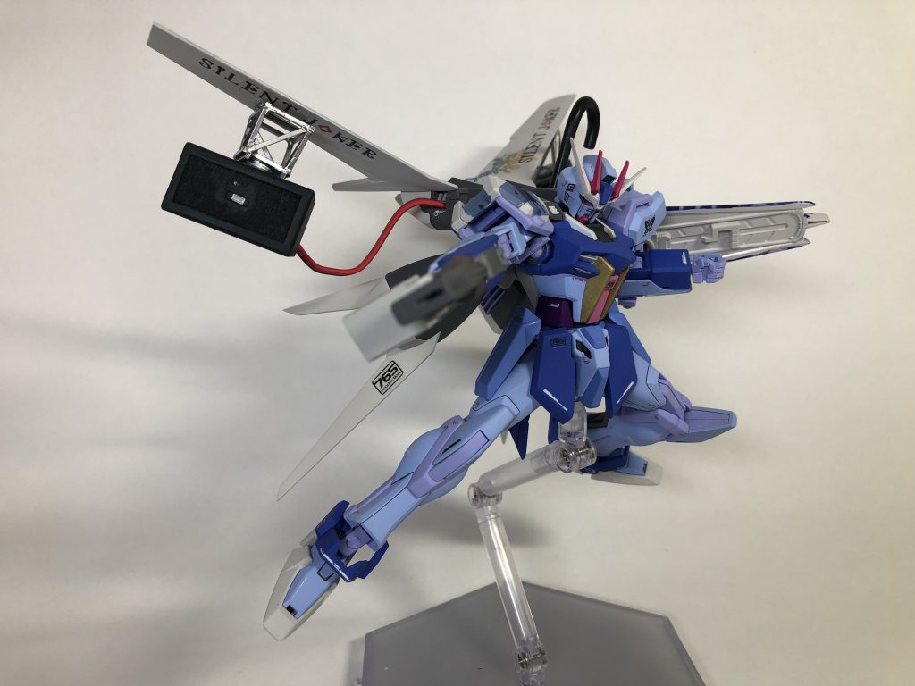 一応ストライクなんであのポーズも。