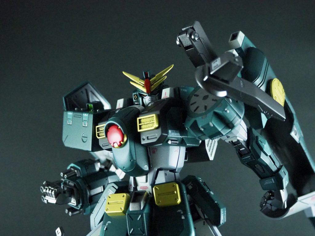 インナーアームガトリング装着ギミック
肩部は既存パーツだが肩接続部はMGとのミキシング
ディテール関係は一切なかったので全部自作