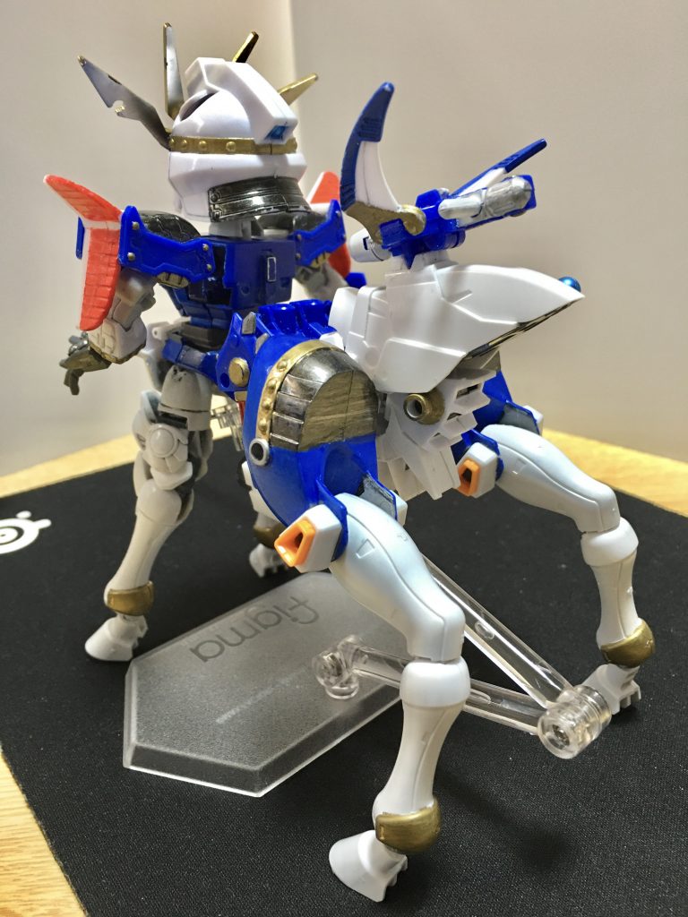 馬の胴体はクロスシルエットを使って作りました。