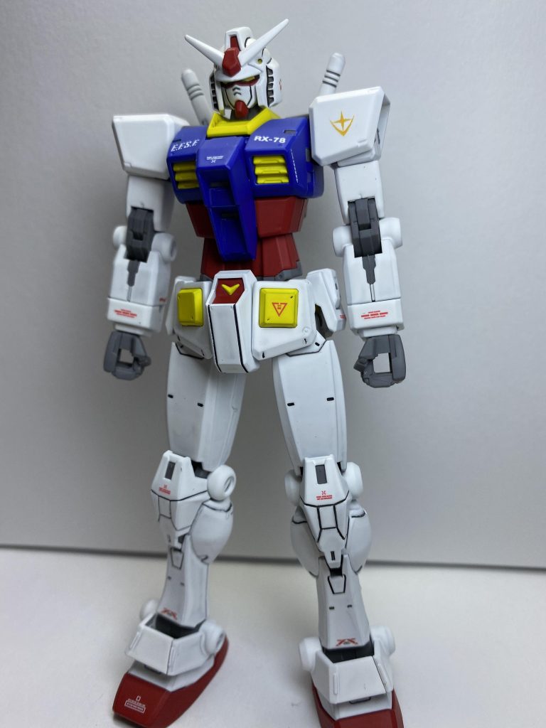 ガンプラ40周年記念のBEYOND GLOBAL GANDAMです。

めちゃくちゃ動くし素組みでも充分カッコよかったのですが、整形色が全体的に薄かったので塗装しました。
ただ、塗装中エアブラシが不調になり白のムラが目立ってしまってます😭
また、塗装したことにより塗装剥げが怖くなり今キットの最大の特徴の可動域を殺してしまいました笑