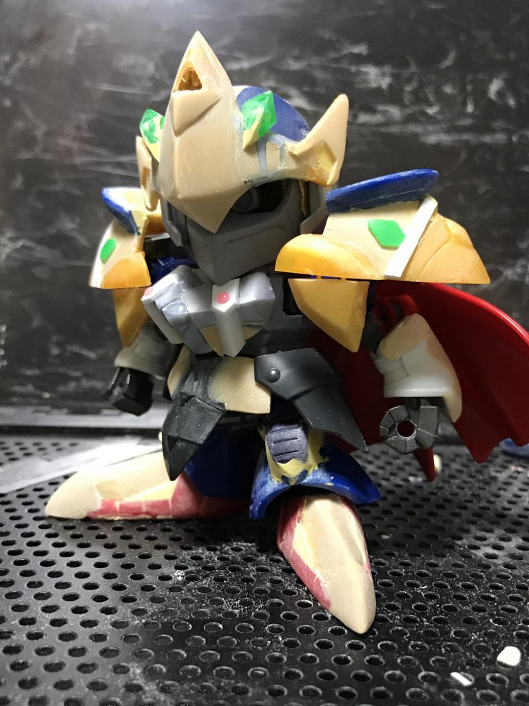 パテの盛り削りを繰り返しようやく形が見えてきました