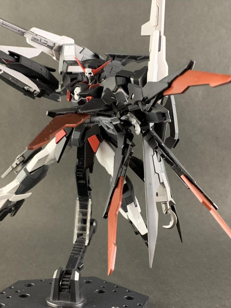 超大型クロー
マグナムのFファンネルを碗部に装備することでクローとして運用。ファンネルの機能はオミットされているがその分パワーが向上している。
取り回しに難はあるが強力な装備で、分割して両腕に装備することも可能。
変形時には副翼としても機能する。