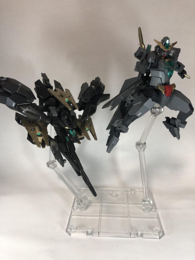 トラウマになるほどの事か？と思ったあなたは
耳鳴りのような甲高い音が聞こえ、ふとそっちを向くとほぼ同時に轟音と共に何かが追突してきて、機体の手足は引きちぎれ、カメラにはドアップで敵機体の顔面が映っており、一切身動きが取れないほどの恐ろしいスピードでどこかへと無言(嘔吐中なためミュート)で運ばれ、機体のあちこちから負荷に耐えられない機体の叫びがメシメシバキバキと聞こえる中、急に爆音と同時に機体ごと自分がぺしゃんこにされ意識が途絶えるのを想像してもらえれば理解できると思う