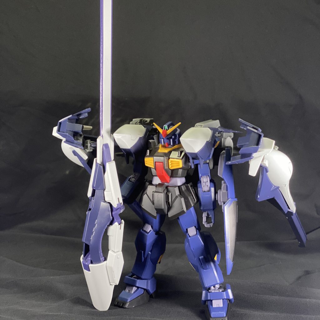 素立ち。
強化型ウィンチ・キャノンが大きすぎるので後ろに流す形に。
この状態だとなんとなくシルエットがスーパーガンダムっぽくなるのが個人的なお気に入りポイント。