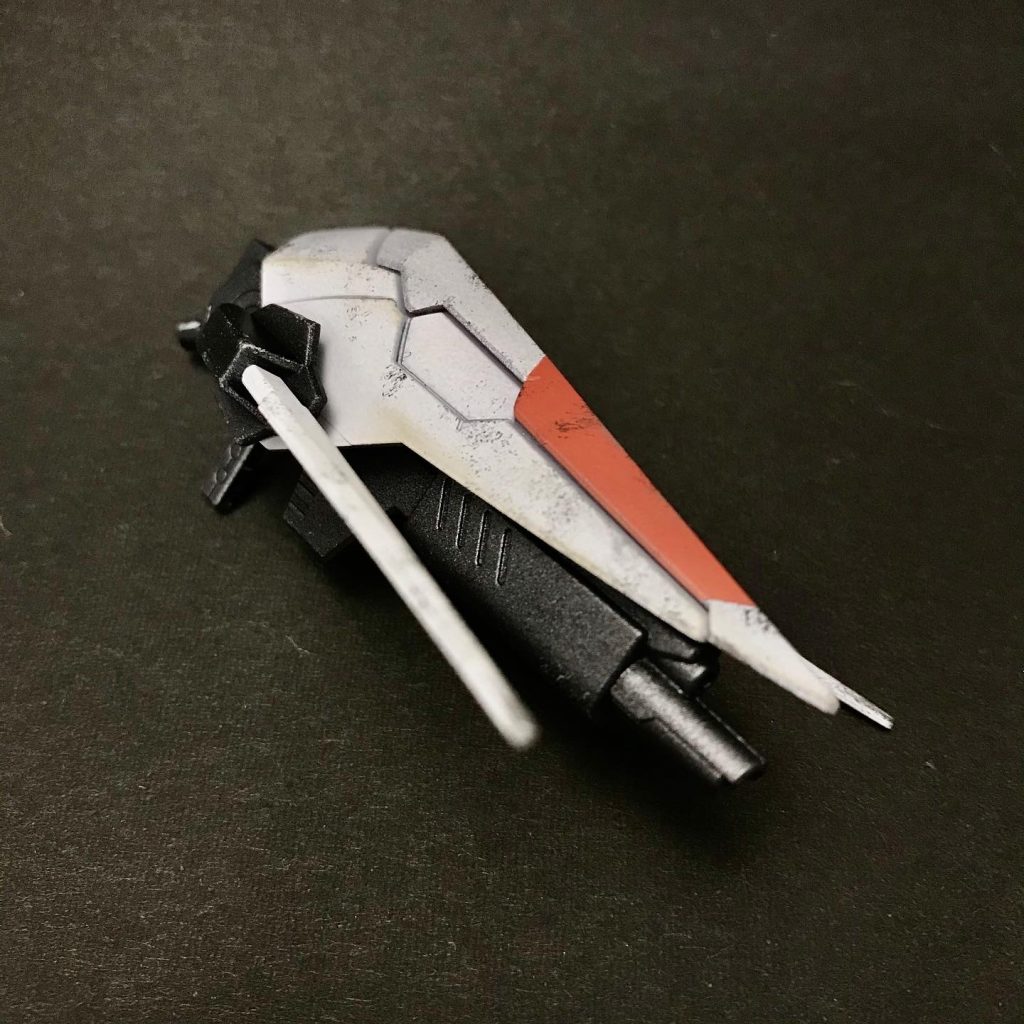 樹の属性銃「アブソーブライフル」
左右のアンテナはあらゆるエネルギーを感知、吸収することができる。吸収されたものは劣化する。植物のエネルギーを吸収・放出する事に長けている。寄生木の種を相手に撃ち込みエネルギーを吸収することや、蔓を生やして相手の身動きを取れなくすることもできる。またエネルギーをビームに変換することも可能。