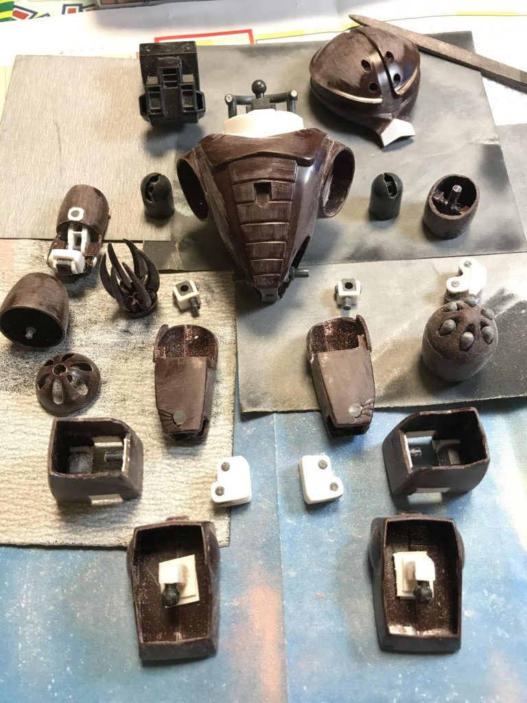 パーツ内訳。
ここまで出来たのは、先人の工夫とガンプラの進化のおかげと言ってもいいと思います。
色々見たり触ったりの積み重ねあってこそですね。