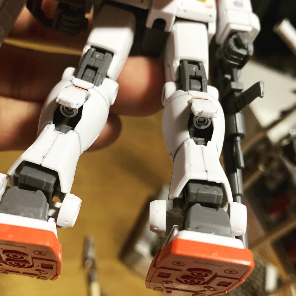 足のバーニアの所。