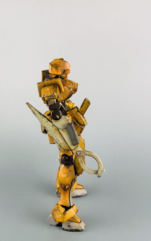 右に作業用アーム、左腕には溶接機をつけてます。