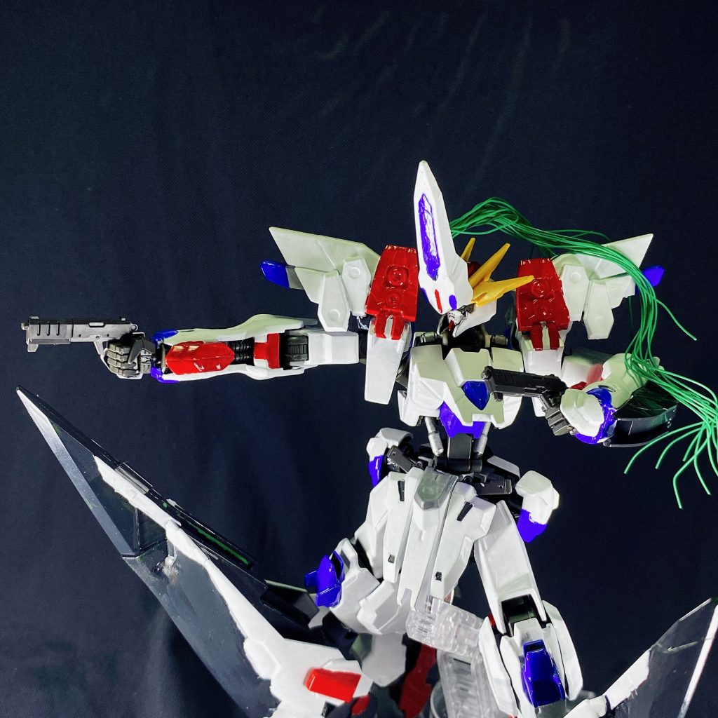 フロントスカート部にはハンドガンを二丁懸架してあります。
増えてる気もしますが、幻覚です。
いいね？