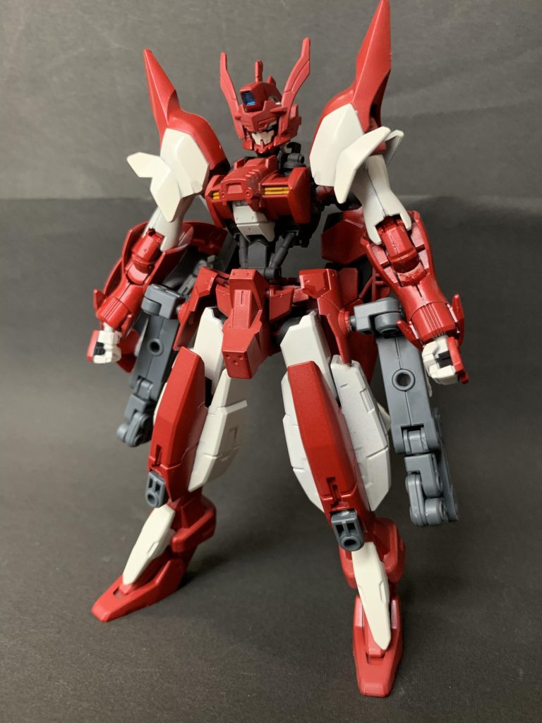 MS形態フロント
本家を再現できないからビルドシリーズの懐の深さに逃げた、みたいなところはありますがその代わりにビルドシリーズの3ミリジョイントをふんだんに活用しています。ベースのウヴァルにも鉄血機には珍しく3ミリジョイントが多くありました。