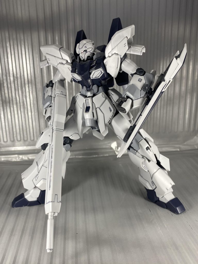 というわけで。
オシャレに目覚めてないほうのシナンジュスタインです。
基本的に親が死なない限りスミ入れってしないんですけど、今回はちょっと死の予感があったのでグレーで入れました。