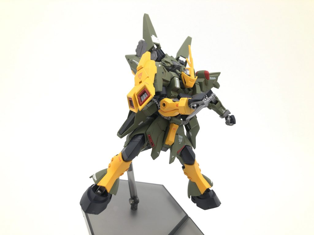 コンバットナイフ
バックパックの上面にネオジム磁石でマウントしてあります